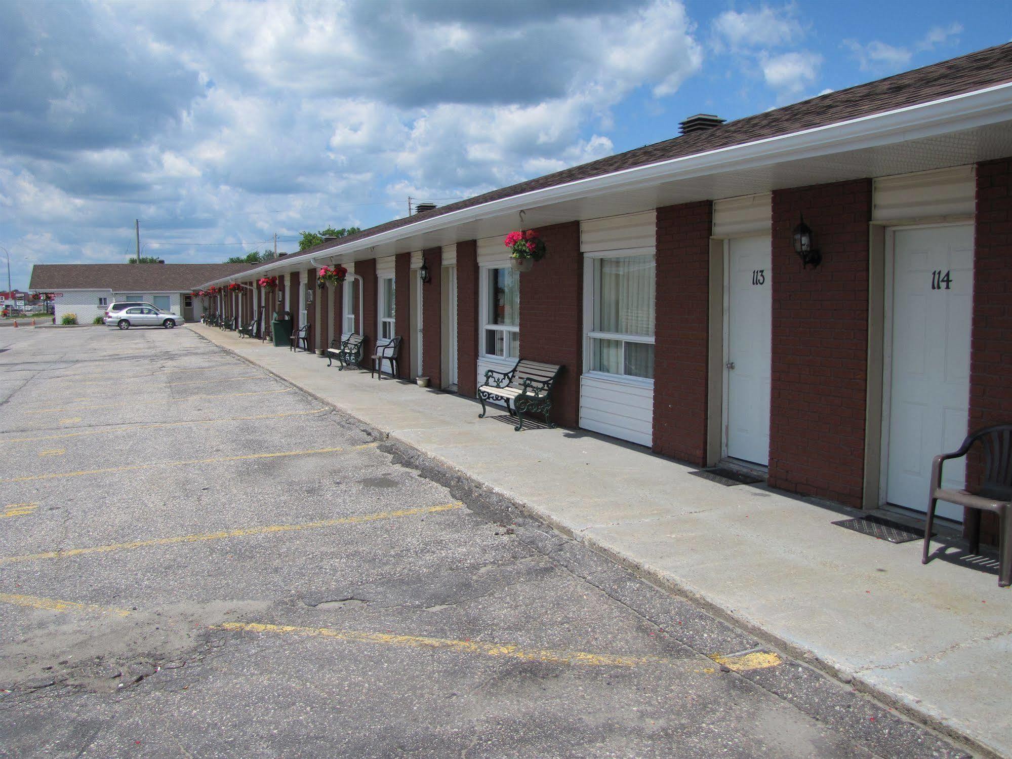 Lincoln Motel Sturgeon Falls Dış mekan fotoğraf
