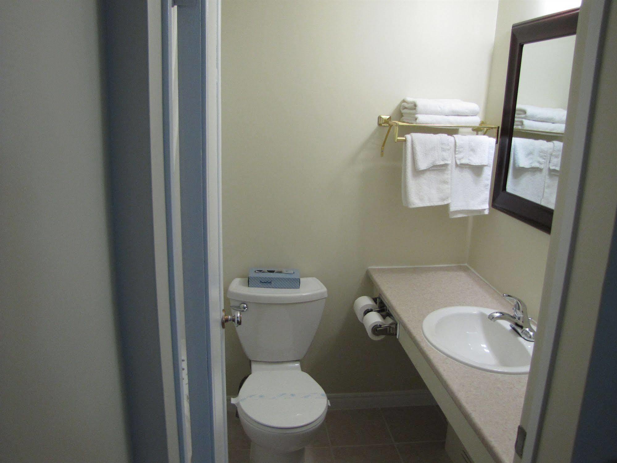 Lincoln Motel Sturgeon Falls Dış mekan fotoğraf