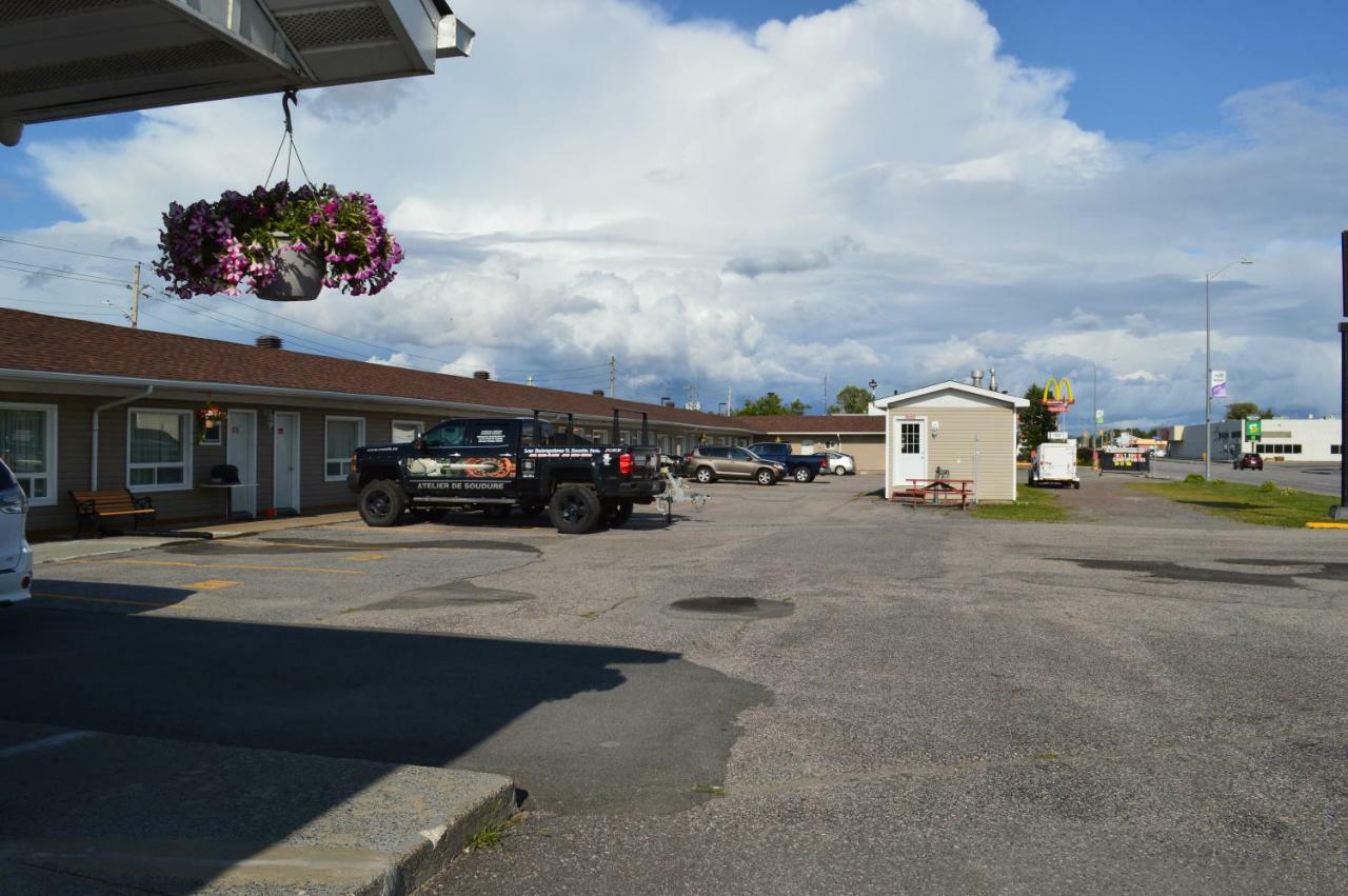 Lincoln Motel Sturgeon Falls Dış mekan fotoğraf